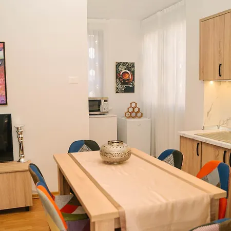 Cozy In Apartment *